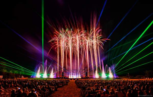 Inszenierung FOOT LEGEND beim Festival Vents d’Est 2019 mit einem Feuerwerk von Alexandre Battinger von der Firma Les artisans du Spectacle