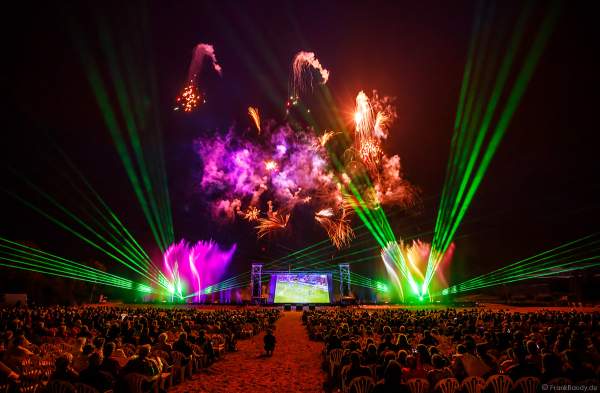 Inszenierung FOOT LEGEND beim Festival Vents d’Est 2019 mit einem Feuerwerk von Alexandre Battinger von der Firma Les artisans du Spectacle