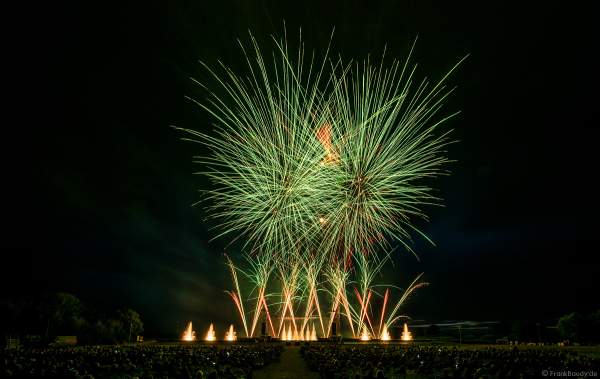 Inszenierung FOOT LEGEND beim Festival Vents d’Est 2019 mit einem Feuerwerk von Alexandre Battinger von der Firma Les artisans du Spectacle