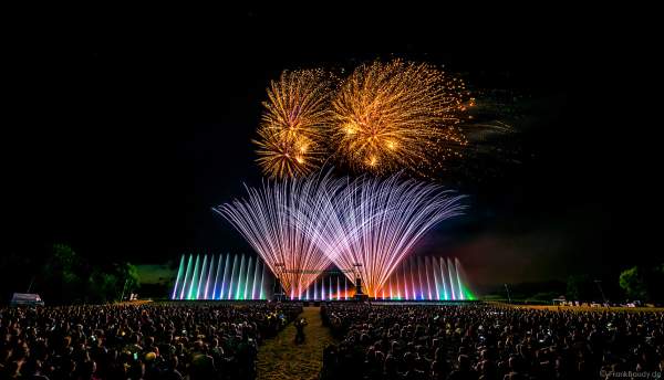 Multimediashow HYMNE À L’EUROPE beim Festival Vents d’Est 2019 mit einem Feuerwerk von Michael Lakin der Firma Starlight Design