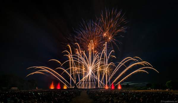 Inszenierung FOOT LEGEND beim Festival Vents d’Est 2019 mit einem Feuerwerk von Alexandre Battinger von der Firma Les artisans du Spectacle