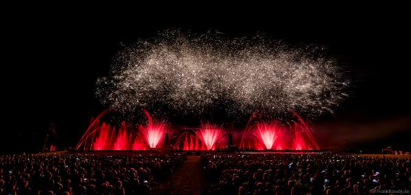 Multimediashow HYMNE À L’EUROPE beim Festival Vents d’Est 2019 mit einem Feuerwerk von Michael Lakin der Firma Starlight Design