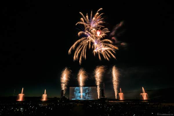 EURO-ELECTRO-SHOW beim Festival Vents d’Est 2019 mit einem Feuerwerk von Dietmar Giedemann