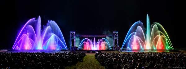 Inszenierung FOOT LEGEND beim Festival Vents d’Est 2019 mit Wassershow von Aquatique Show International