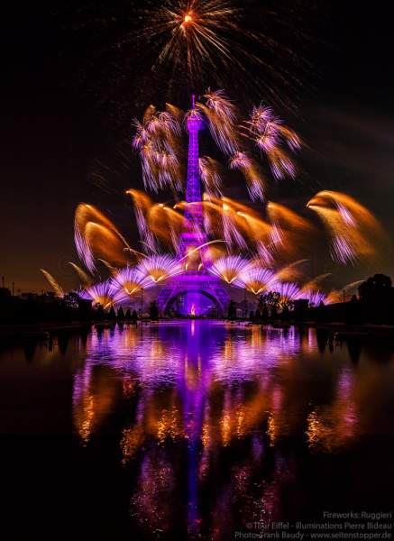 Kolossales Feuerwerk auf dem Eiffelturm beim Nationalfeiertag am 14. Juli 2019 in Paris