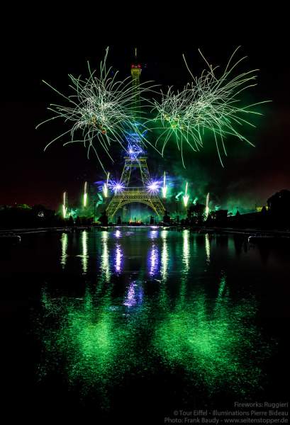 Kolossales Feuerwerk auf dem Eiffelturm beim Nationalfeiertag am 14. Juli 2019 in Paris