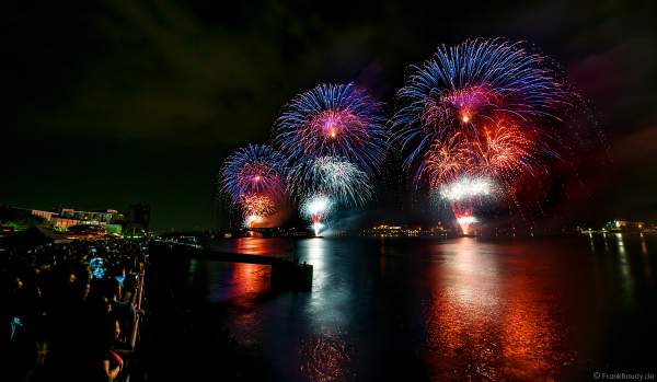 Spektakuläres Feuerwerk auf dem Rhein bei den Mainzer Sommerlichter 2019