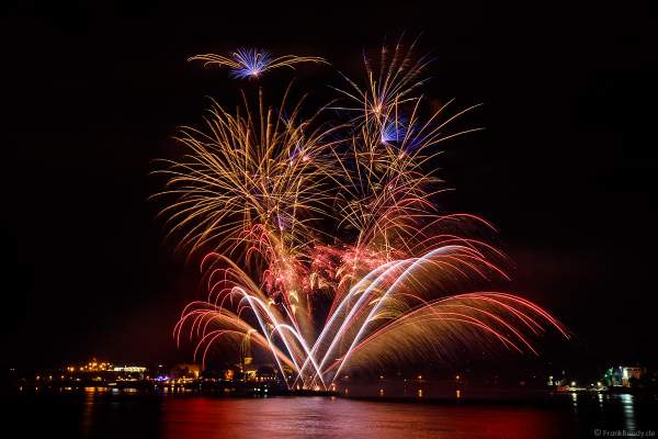 Spektakuläres Feuerwerk auf dem Rhein bei den Mainzer Sommerlichter 2019