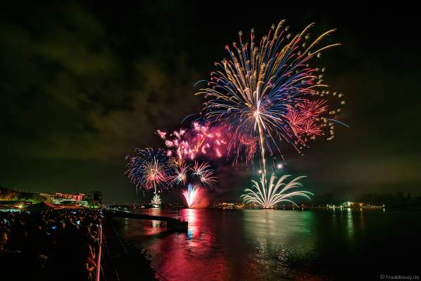 Spektakuläres Feuerwerk auf dem Rhein bei den Mainzer Sommerlichter 2019