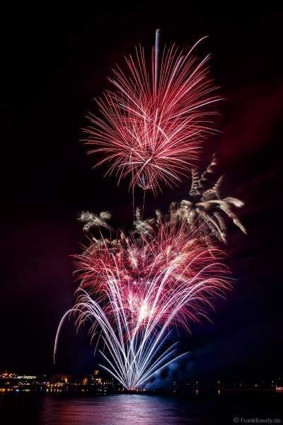 Spektakuläres Feuerwerk auf dem Rhein bei den Mainzer Sommerlichter 2019