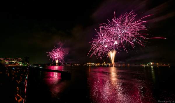 Spektakuläres Feuerwerk auf dem Rhein bei den Mainzer Sommerlichter 2019