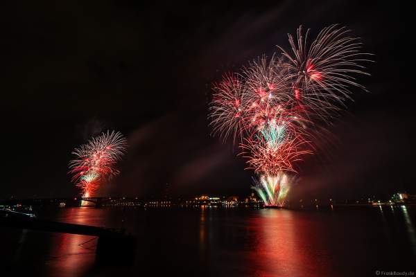 Spektakuläres Feuerwerk auf dem Rhein bei den Mainzer Sommerlichter 2019