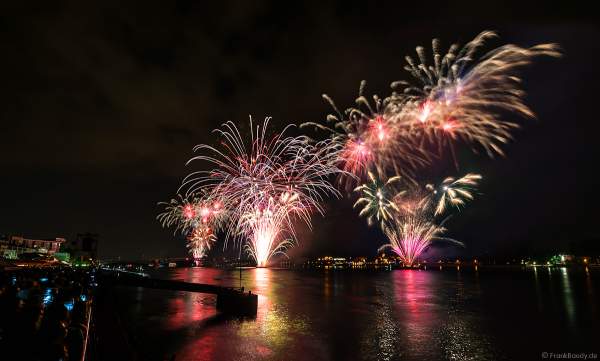 Spektakuläres Feuerwerk auf dem Rhein bei den Mainzer Sommerlichter 2019