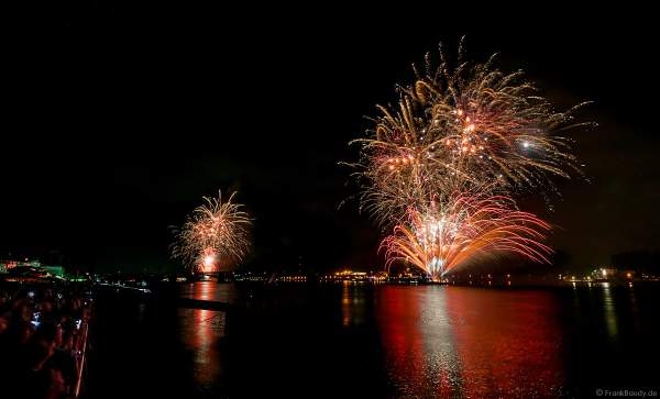 Spektakuläres Feuerwerk auf dem Rhein bei den Mainzer Sommerlichter 2019