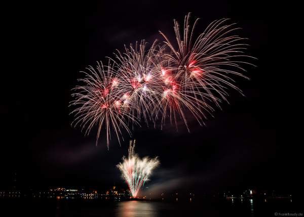 Spektakuläres Feuerwerk auf dem Rhein bei den Mainzer Sommerlichter 2019
