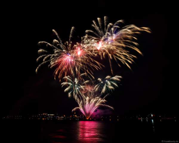 Spektakuläres Feuerwerk auf dem Rhein bei den Mainzer Sommerlichter 2019