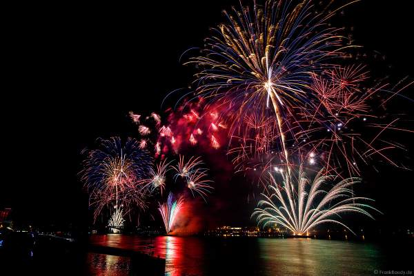 Spektakuläres Feuerwerk auf dem Rhein bei den Mainzer Sommerlichter 2019