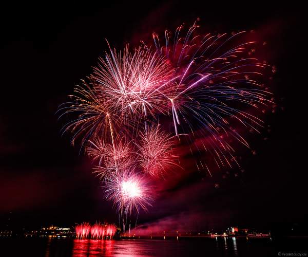 Spektakuläres Feuerwerk auf dem Rhein bei den Mainzer Sommerlichter 2019
