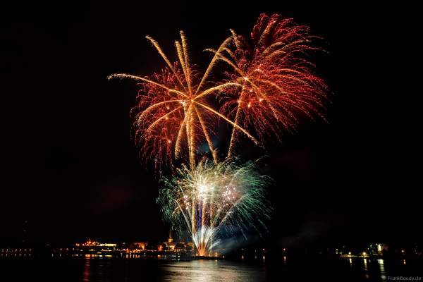 Spektakuläres Feuerwerk auf dem Rhein bei den Mainzer Sommerlichter 2019