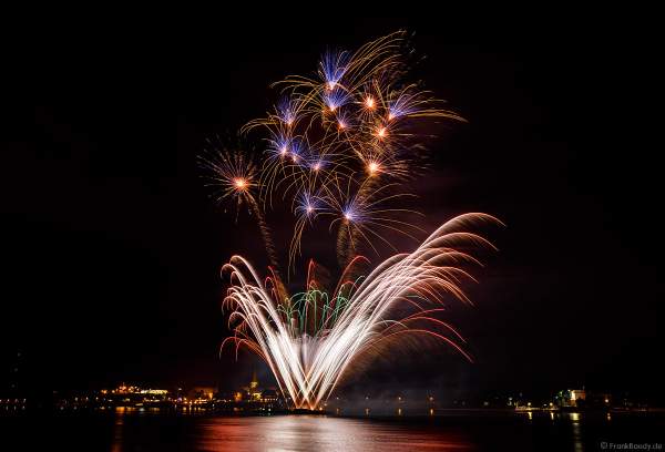 Spektakuläres Feuerwerk auf dem Rhein bei den Mainzer Sommerlichter 2019