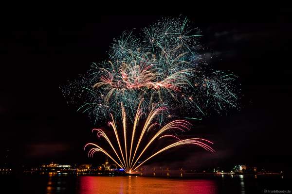Spektakuläres Feuerwerk auf dem Rhein bei den Mainzer Sommerlichter 2019
