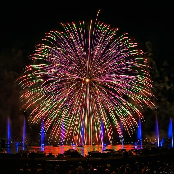 Das Seefest "Fête du Lac" in Annecy ist Europas größtes Feuerwerks- und Wasserspektakel - Rêver le ciel - 2019