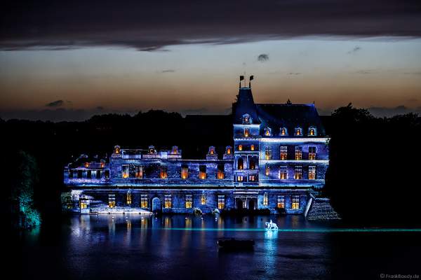 Die wohl weltgrößte nächtliche Show La Cinéscénie im Freizeitpark Puy du Fou in Frankreich