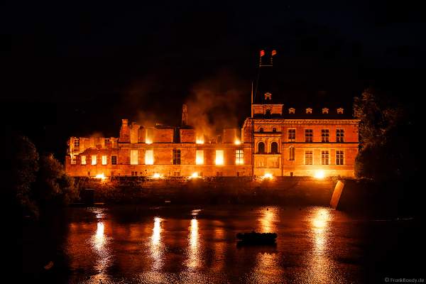 Die wohl weltgrößte nächtliche Show La Cinéscénie im Freizeitpark Puy du Fou in Frankreich