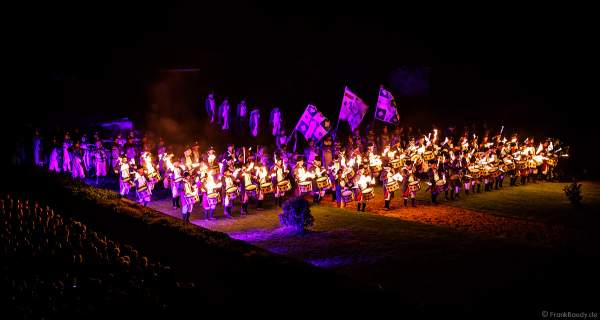 Die wohl weltgrößte nächtliche Show La Cinéscénie im Freizeitpark Puy du Fou in Frankreich