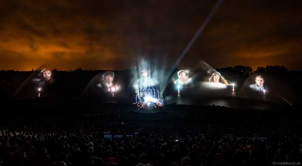 Show La Cinéscénie mit tollen Wassereffekten im Freizeitpark Puy du Fou in Frankreich