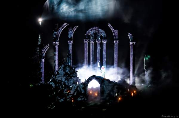 Show La Cinéscénie mit tollen Wassereffekten im Freizeitpark Puy du Fou in Frankreich