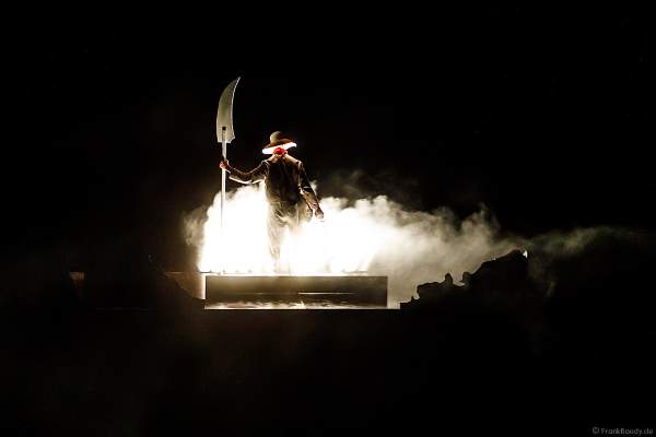 Die wohl weltgrößte nächtliche Show La Cinéscénie im Freizeitpark Puy du Fou in Frankreich