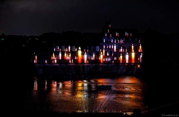 Die wohl weltgrößte nächtliche Show La Cinéscénie im Freizeitpark Puy du Fou in Frankreich