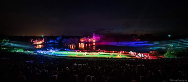 Die wohl weltgrößte nächtliche Show La Cinéscénie im Freizeitpark Puy du Fou in Frankreich
