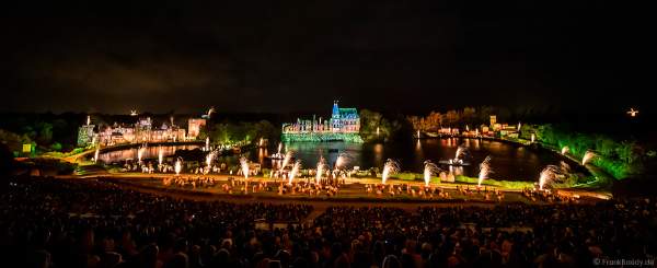 Die wohl weltgrößte nächtliche Show La Cinéscénie im Freizeitpark Puy du Fou in Frankreich