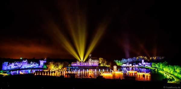 Die wohl weltgrößte nächtliche Show La Cinéscénie im Freizeitpark Puy du Fou in Frankreich