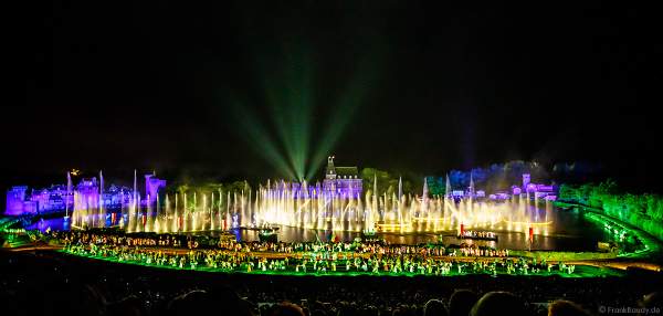 Show La Cinéscénie mit tollen Wassereffekten im Freizeitpark Puy du Fou in Frankreich
