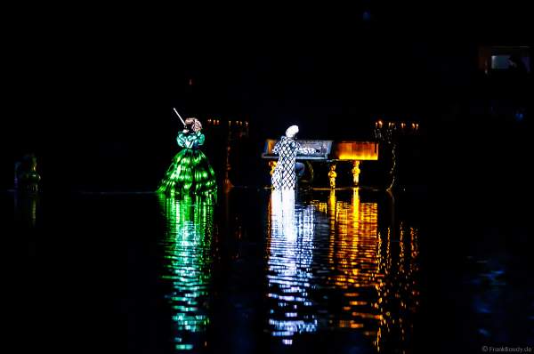 Romantische Wassershow Les Orgues de Feu (Die Feuerorgel) im Freizeitpark Puy du Fou in Frankreich