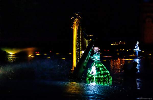 Romantische Wassershow Les Orgues de Feu (Die Feuerorgel) im Freizeitpark Puy du Fou in Frankreich