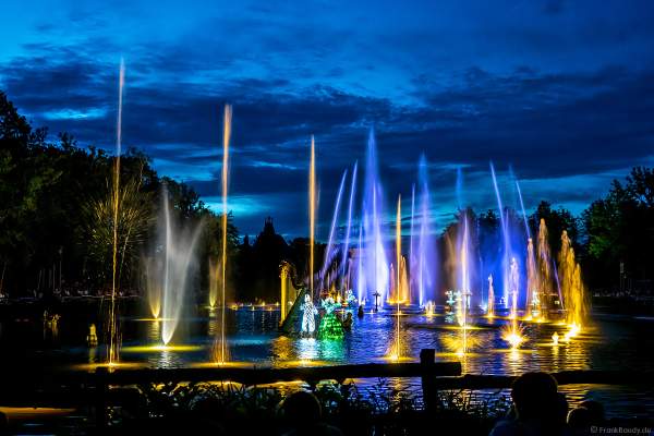 Romantische Wassershow Les Orgues de Feu (Die Feuerorgel) im Freizeitpark Puy du Fou in Frankreich