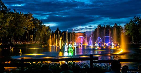 Romantische Wassershow Les Orgues de Feu (Die Feuerorgel) im Freizeitpark Puy du Fou in Frankreich