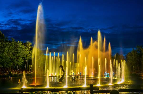 Romantische Wassershow Les Orgues de Feu (Die Feuerorgel) im Freizeitpark Puy du Fou in Frankreich
