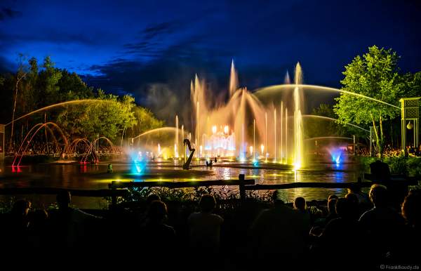 Romantische Wassershow Les Orgues de Feu (Die Feuerorgel) im Freizeitpark Puy du Fou in Frankreich