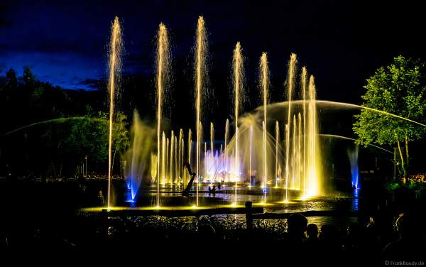 Romantische Wassershow Les Orgues de Feu (Die Feuerorgel) im Freizeitpark Puy du Fou in Frankreich