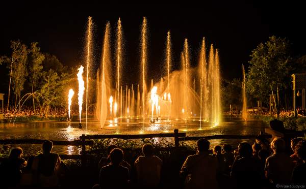 Romantische Wassershow Les Orgues de Feu (Die Feuerorgel) im Freizeitpark Puy du Fou in Frankreich