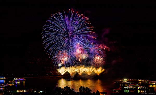 Feuerwerk TWILIGHT bei Rhein in Flammen 2019 in Oberwesel zur Musik von Electric Light Orchestra (ELO)