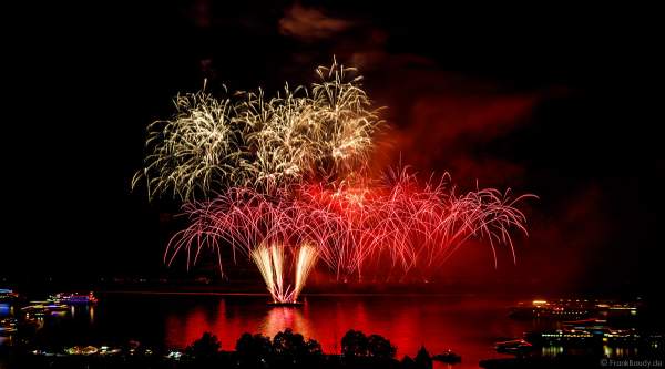 Feuerwerk TWILIGHT bei Rhein in Flammen 2019 in Oberwesel zur Musik von Electric Light Orchestra (ELO)