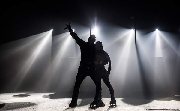 Leon Fuller mit Svetlana Khodakivska bei der Eisshow THE TRAUMATICA SHOW bei den Horror Nights 2019 im Europa-Park