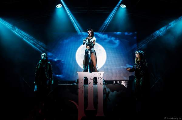 Show: Myra Moon Mistress mit ihren Moon Servants bei den Horror Nights - TRAUMATICA 2019 im Europa-Park