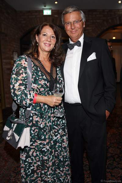 Wolfgang Bosbach mit Ehefrau Sabine Bosbach beim 70. Geburtstag des Europa-Park-Gründers Roland Mack am 12.10.2019 in Rust